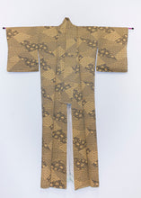 Load image into Gallery viewer, Kimono "Motifs de bonheur dorés" (Shippo et Seigaiha)