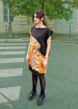 Charger l'image dans la galerie, Robe tomesode oiseau de paradis dans une composition orange