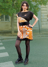Charger l'image dans la galerie, Robe tomesode oiseau de paradis dans une composition orange