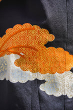 Load image into Gallery viewer, Robe Tomesode Eventails et nuages
