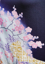 Load image into Gallery viewer, Robe Tomesode Paon au milieu de fleurs de pruniers et de chrysanthèmes
