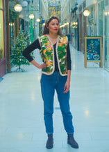 Load image into Gallery viewer, Gilet réversible vert aux grues