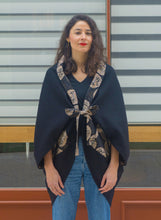 Load image into Gallery viewer, Cape Manteau Yuko Kiku