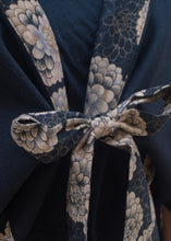 Load image into Gallery viewer, Cape Manteau Yuko Kiku