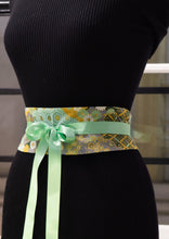 Charger l&#39;image dans la galerie, Ravissante ceinture inspiré des obi japonais dans des tons de vert, bronze et gris bleu.  Elle vous permettra d’égayer une tenue simple, de donner une touche japonaise à un vêtement et surtout de vous sentir plus féminine.
