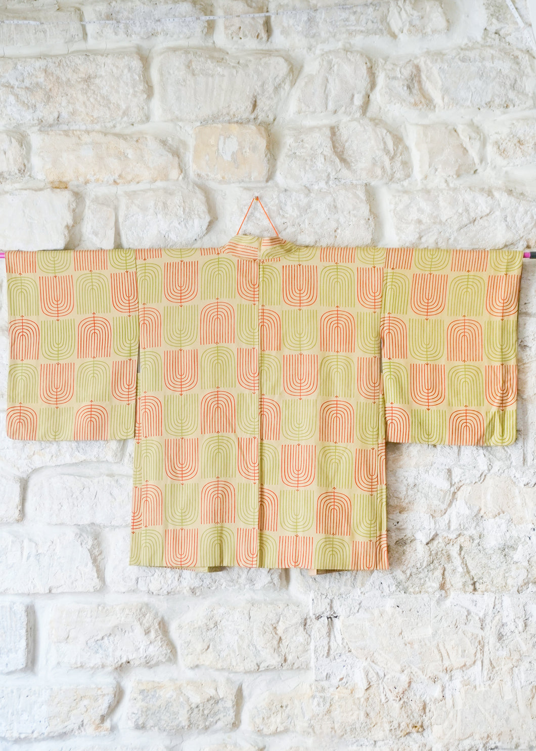 Haori moutarde à motifs graphiques