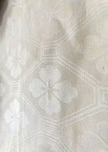 Charger l&#39;image dans la galerie, Haori moutarde à motifs graphiques
