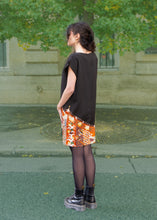 Charger l&#39;image dans la galerie, Robe tomesode oiseau de paradis dans une composition orange
