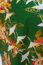 Load image into Gallery viewer, Gilet réversible vert aux grues
