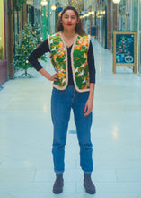 Load image into Gallery viewer, Gilet réversible vert aux grues
