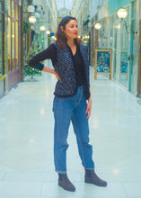 Charger l'image dans la galerie, Gilet réversible motif bleu floral
