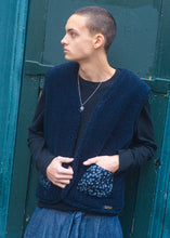 Charger l'image dans la galerie, Gilet réversible motif bleu floral
