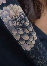 Load image into Gallery viewer, Cape Manteau Yuko Kiku
