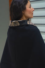 Load image into Gallery viewer, Cape Manteau Yuko Kiku
