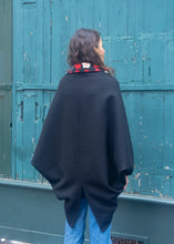 Load image into Gallery viewer, Cape Manteau Yuko Ume
