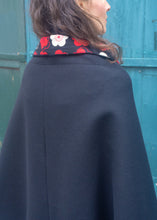 Load image into Gallery viewer, Cape Manteau Yuko Ume
