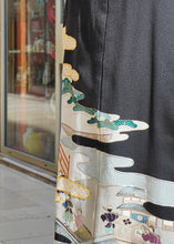 Load image into Gallery viewer, Robe Tomesode &quot;La traversée du pont&quot;
