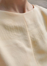 Charger l&#39;image dans la galerie, Top en soie Bizen beige
