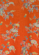 Load image into Gallery viewer, Kimono orange aux motifs traditionnels japonais
