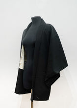 Load image into Gallery viewer, Haori noir 2 à feulles
