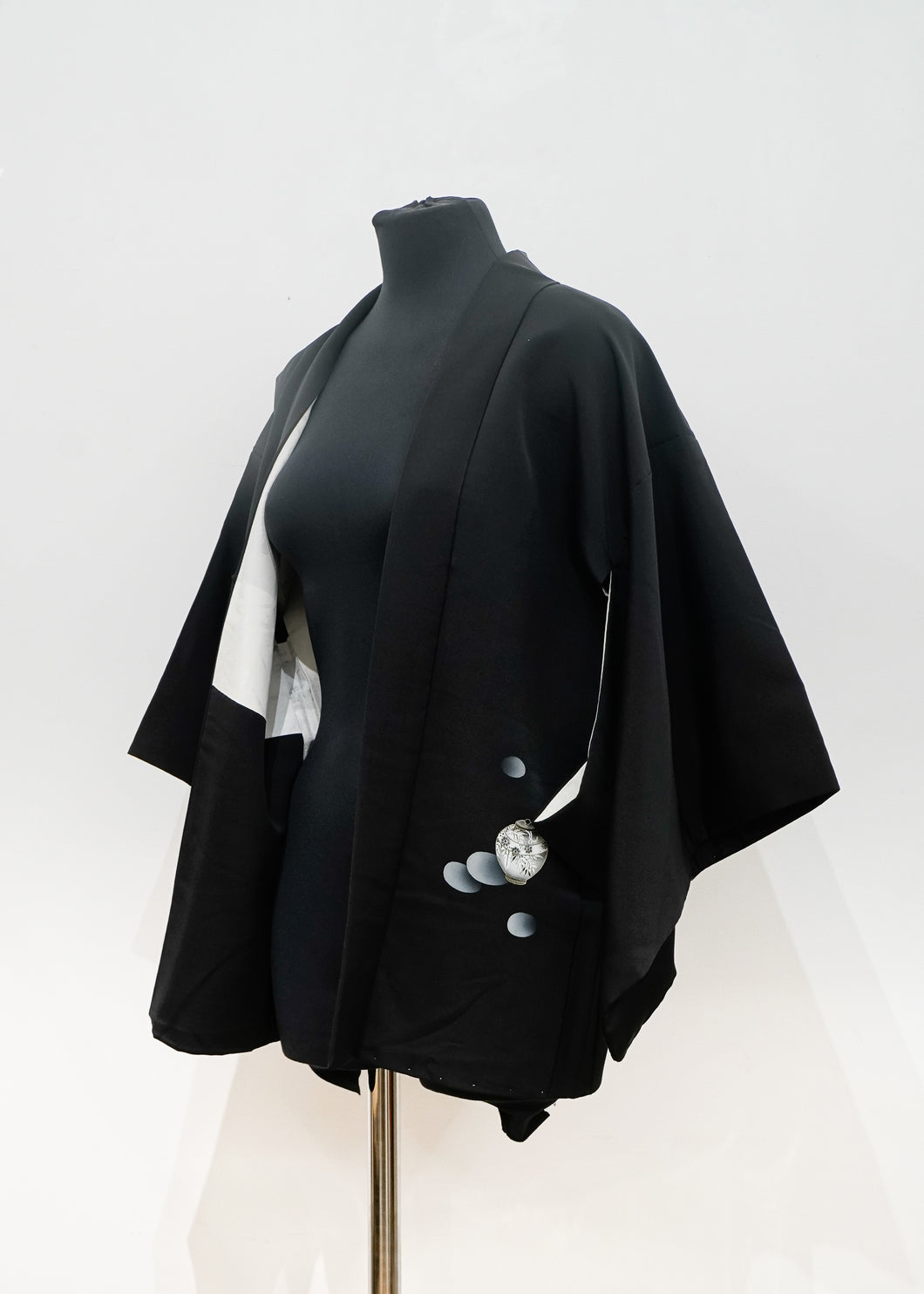 Haori noir 1 avec de petites jarres