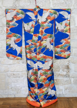 Charger l&#39;image dans la galerie, Kimono de mariage bleu &quot;Uchikake&quot;
