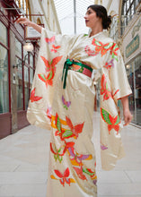 Charger l&#39;image dans la galerie, Kimono Furisode Vintage crème aux papillons
