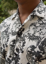 Load image into Gallery viewer, Chemise homme motif tigre noir et blanc
