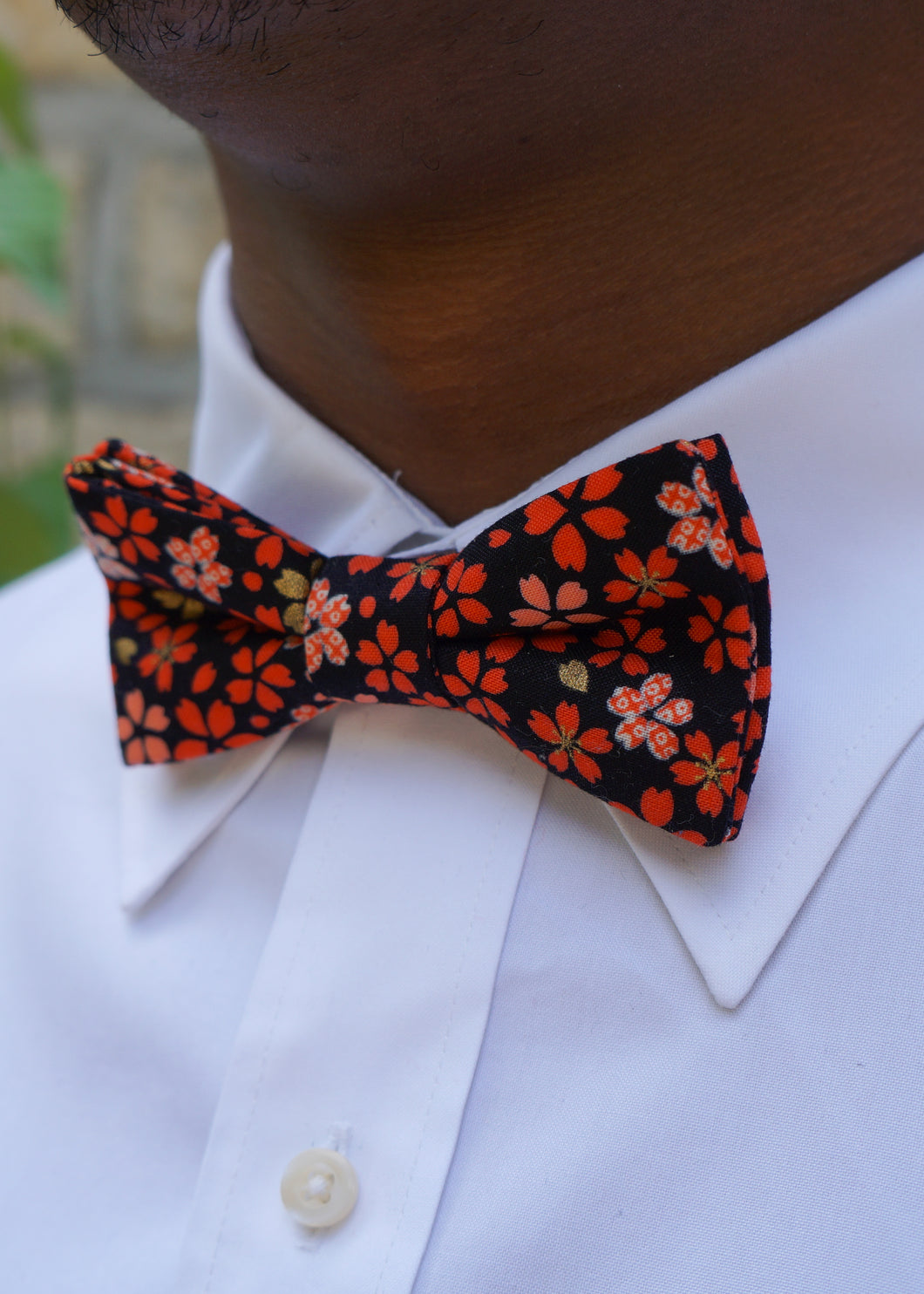 Nœud papillon noir sakura rose et rouge
