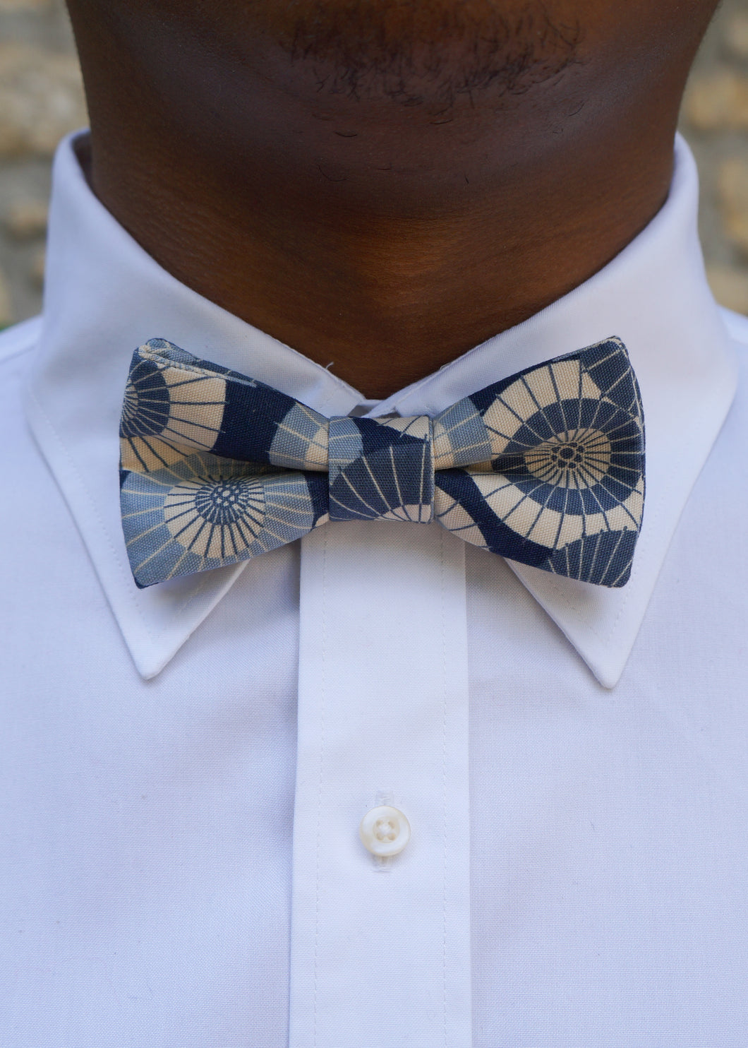 Nœud papillon bleu ombrelles