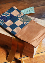 Load image into Gallery viewer, Obi belt blue with geisha motif A

