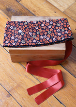 Load image into Gallery viewer, Obi belt blue with geisha motif A

